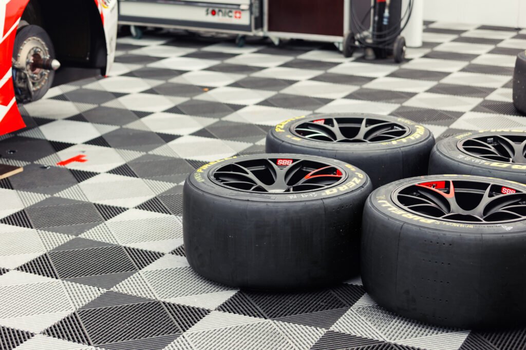 Comment préparer sa voiture pour un trackday : notre guide